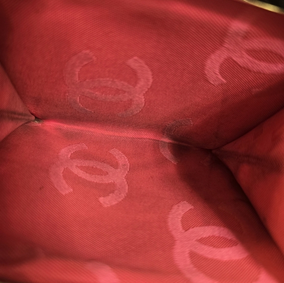 CHANEL Black and White Quilted Wallet - Picture 7 of 11